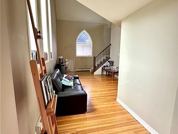 5th image of 52 Nelson St W #1