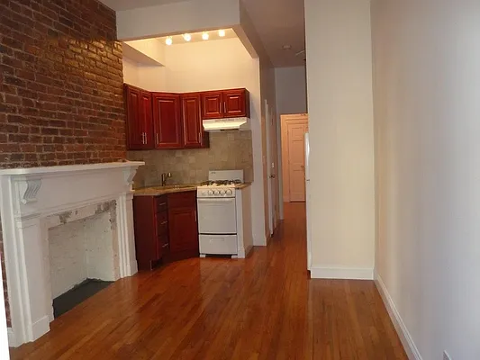 Rented by Chartwell Manhattan Realty | media 7