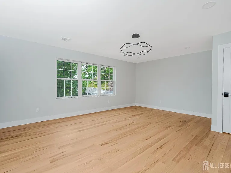 2810 Beatty St — Photo 14