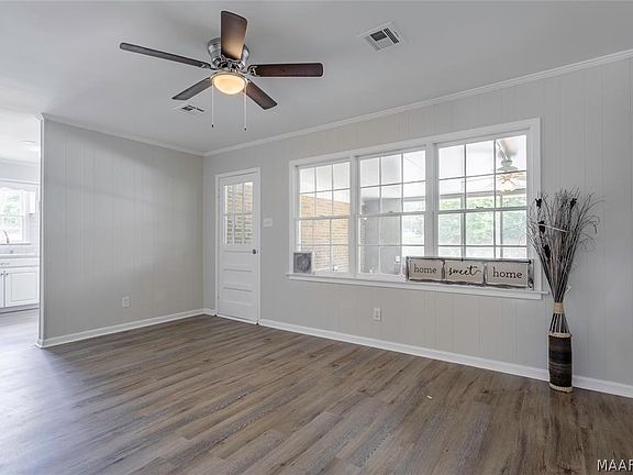 3rd image of 601 Carol Villa Dr