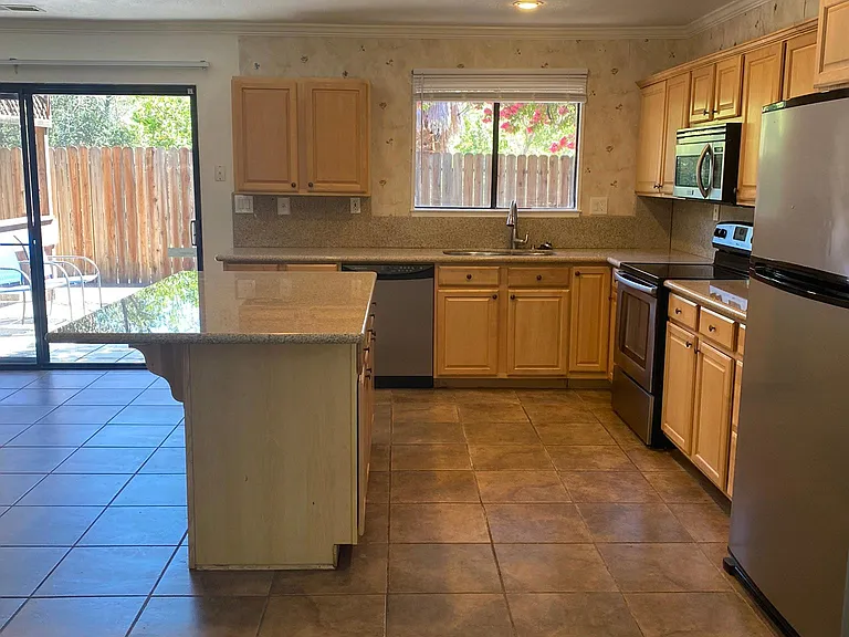 8345 Berg St — Photo 5