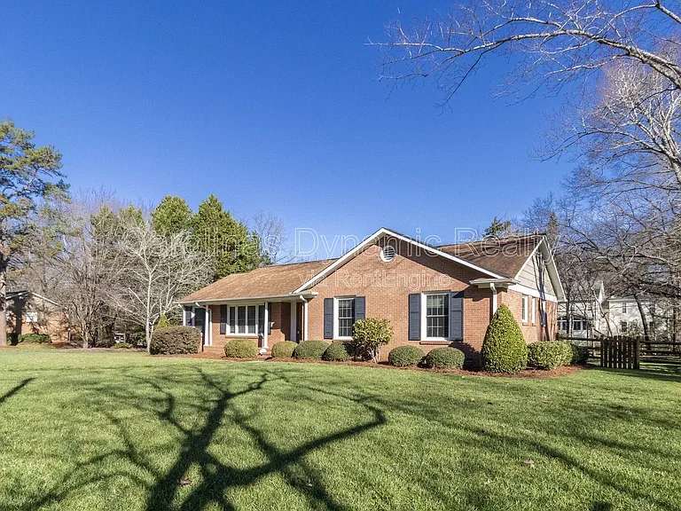 6618 Castlegate Dr — Photo 2