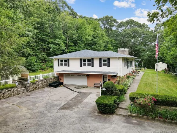 2 Blueberry Hill Road, Waterbury, CT 06704