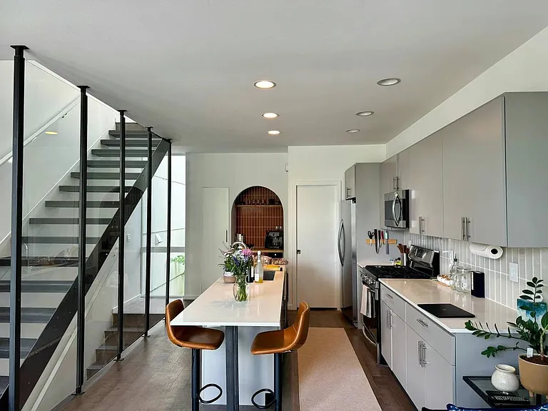 1007 Sturgus Ave S — Photo 1