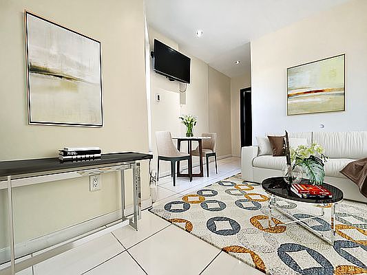 3rd image of 953 Columbus Ave #5C