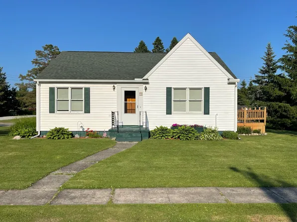221 N Dewey St, Pickford, MI 49774