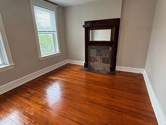4th image of 4027 S Grand Blvd #A