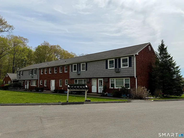 47 Old Farms Ln #47 — Photo 2