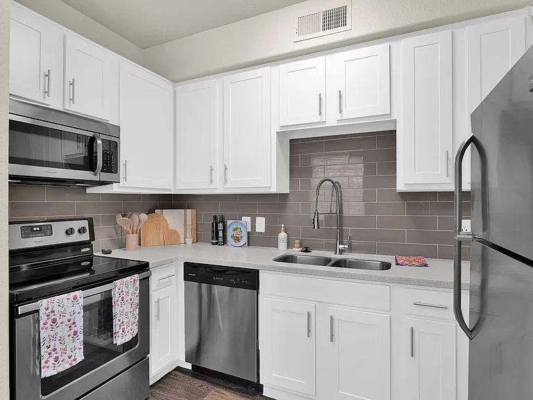 Catherine Townhomes — Photo 8