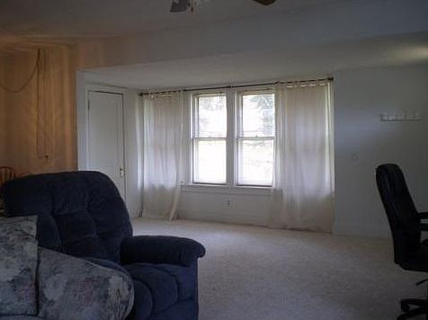 3rd image of 129 Moulton Ave