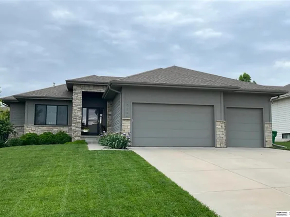 19266 Ruggles Cir, Elkhorn, NE 68022