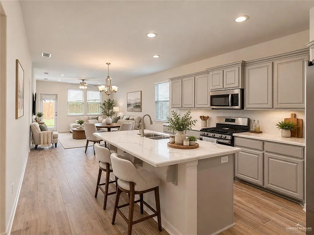 4 bed, 3.0 bath, 1640 sqft, $2,350 — Photo 4