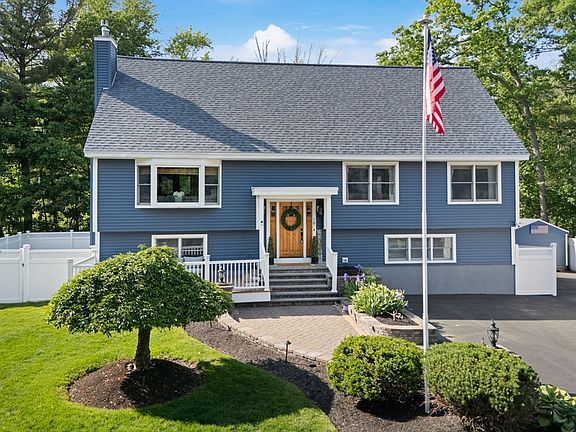 2nd image of 10 Seneca Ln