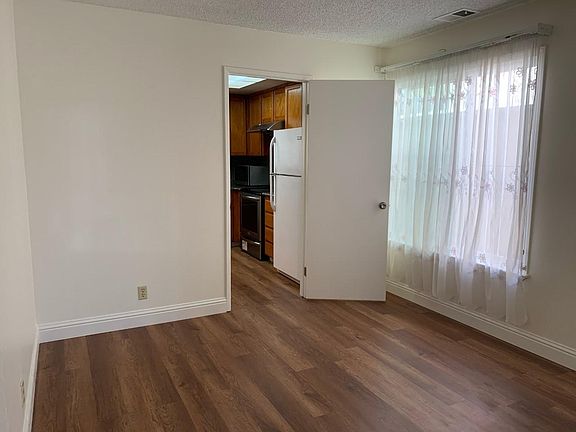 4th image of 2055 Edgegate Dr