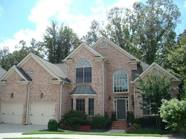 1st image of 405 Oak Brook Ct SE