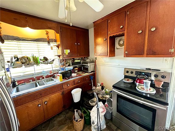 4th image of 1349 Evergreen Ave