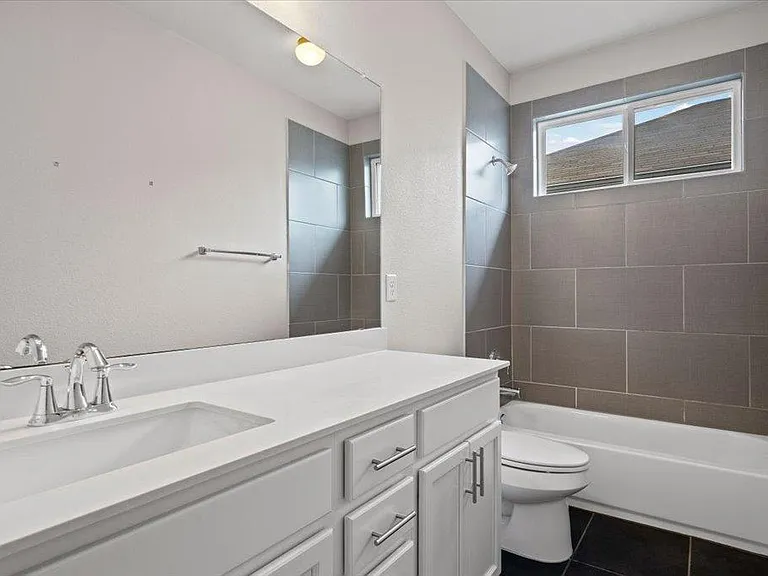 5915 Swayden Ln — Photo 16