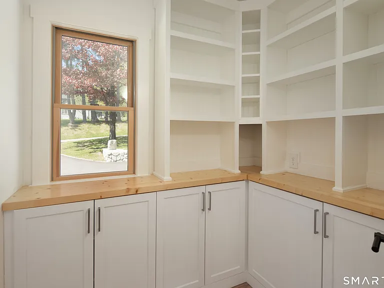 9 Woodcrest Ln — Photo 6