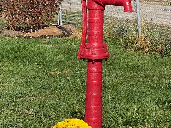 4th image of 5961 Harrisburg Pike