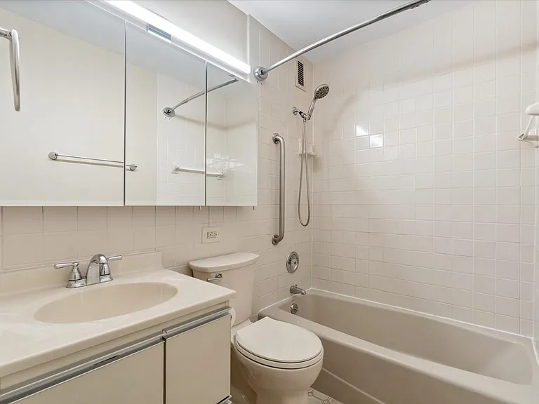 336 W Wellington Ave #604 — Photo 15