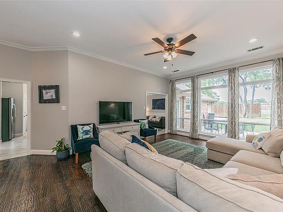 5th image of 2737 Fox Glenn Ct