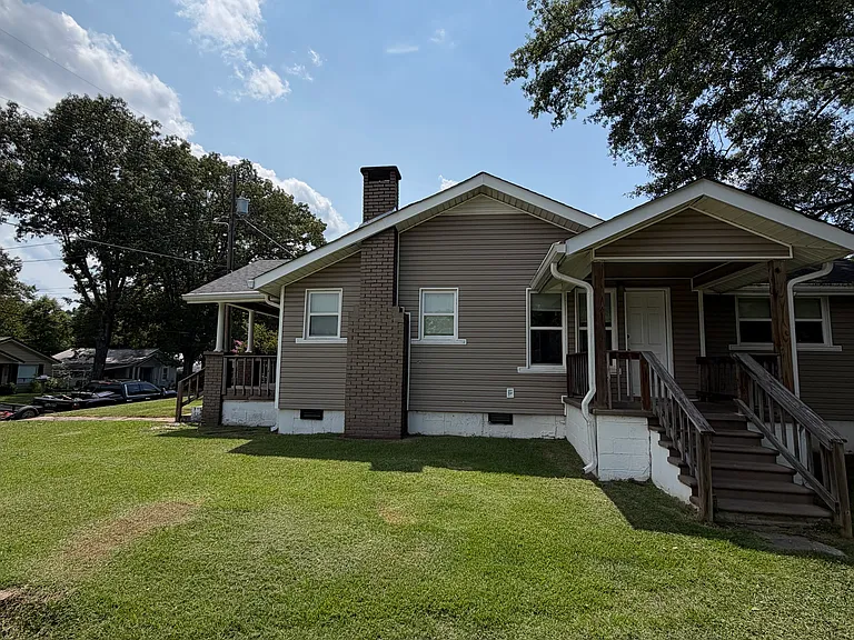 1317 Katherine St NW — Photo 2