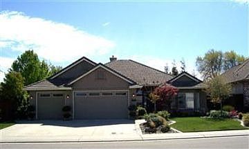 1st image of 2920 Applewood Dr