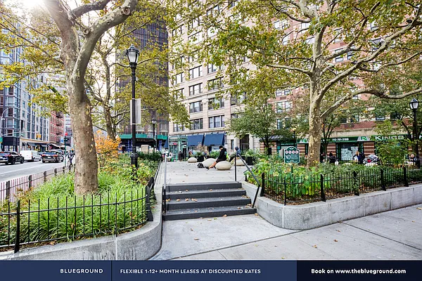 Rented by The Blueground | media 100