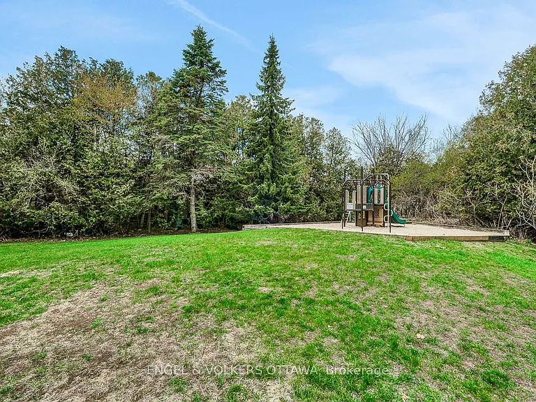 76 McDermot Ct #22 — Photo 30