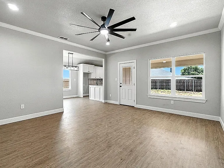 3 bed, 1380 sqft, $2,895 — Photo 3
