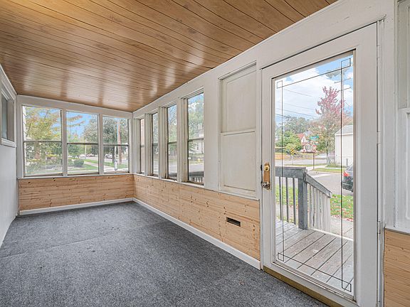 3rd image of 801 Henry Ave SE