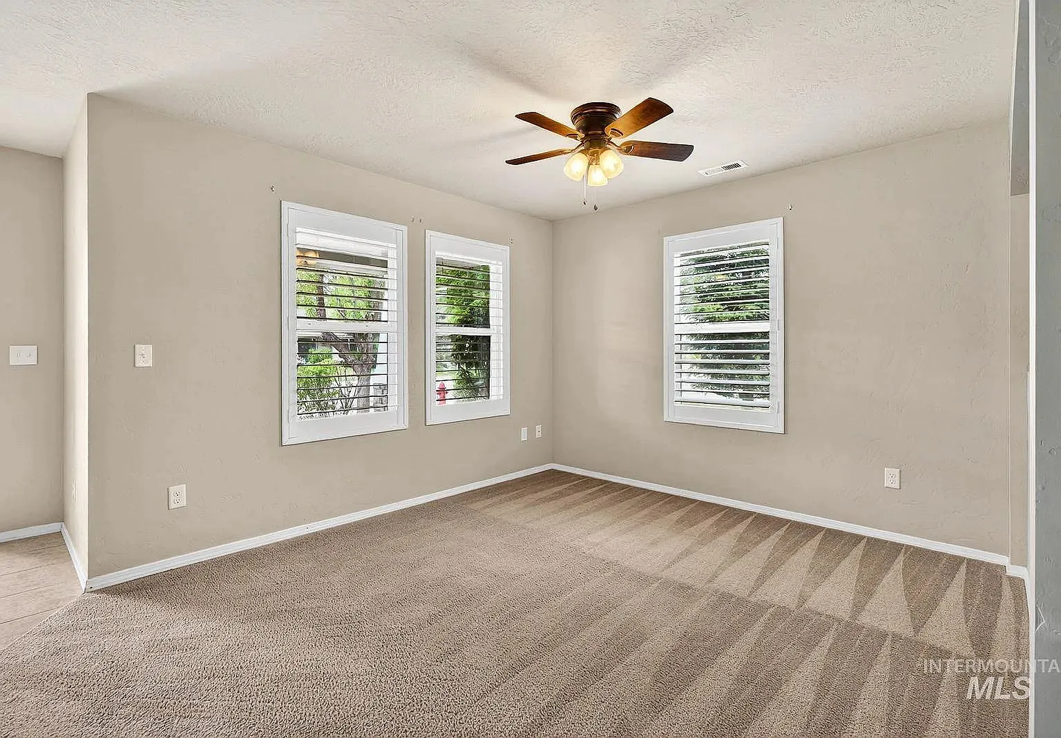 3 bed, 2330 sqft, $2,600 — Photo 4