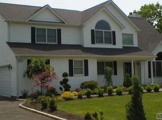 4 Quail Run, Shirley, NY 11967