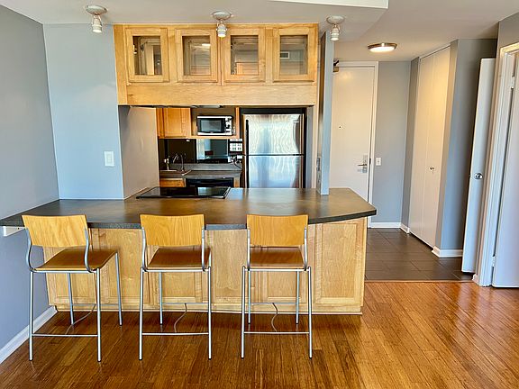 3rd image of 4343 N Clarendon Ave APT 1811