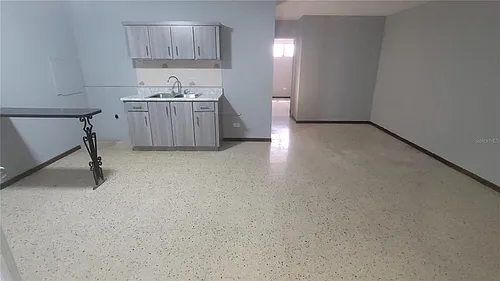 2A3 Apt Ave #4 Photo 1