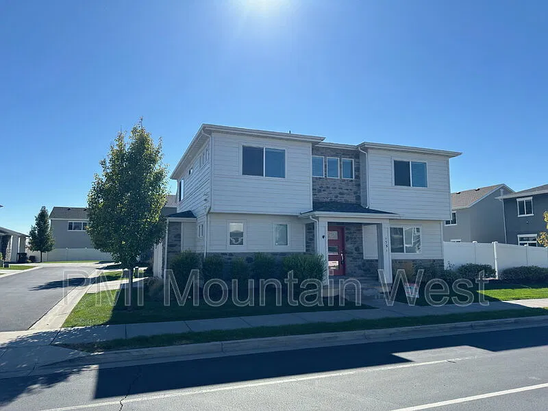 3 bed, 2.5 bath, 1885 sqft, $2,495 — Photo 1