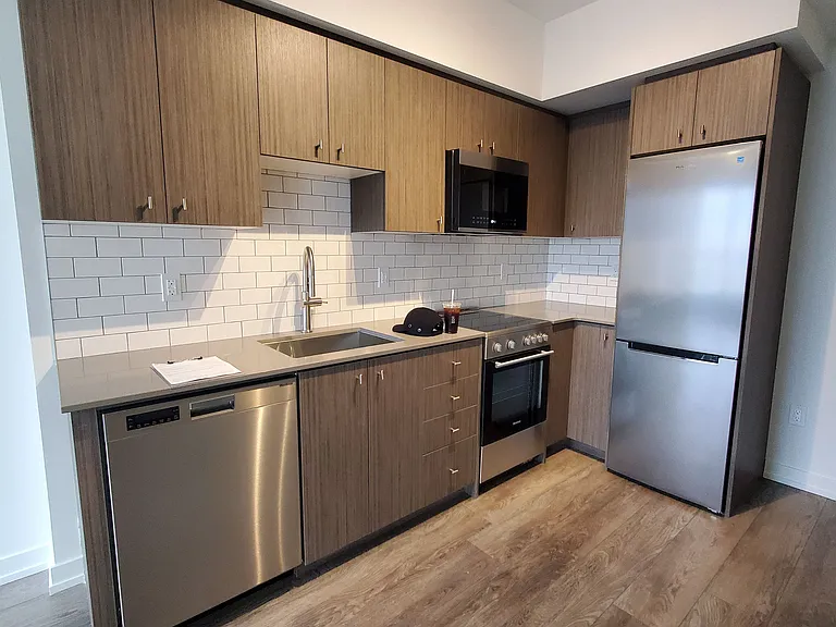 15 Wellington St S #1504 — Photo 3