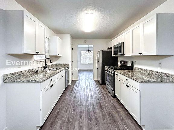 3rd image of 3136 Lower Creek Dr