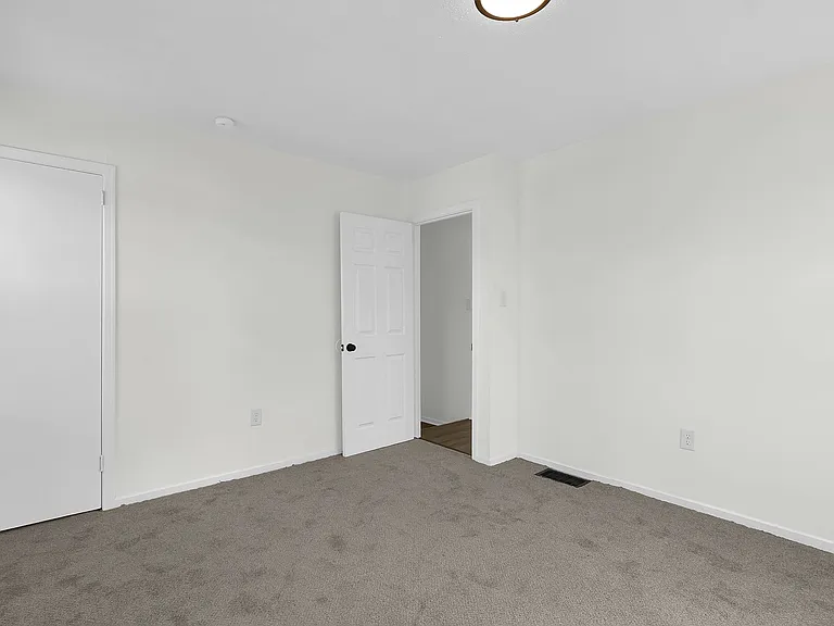 702 S Hamilton Rd #1 — Photo 16