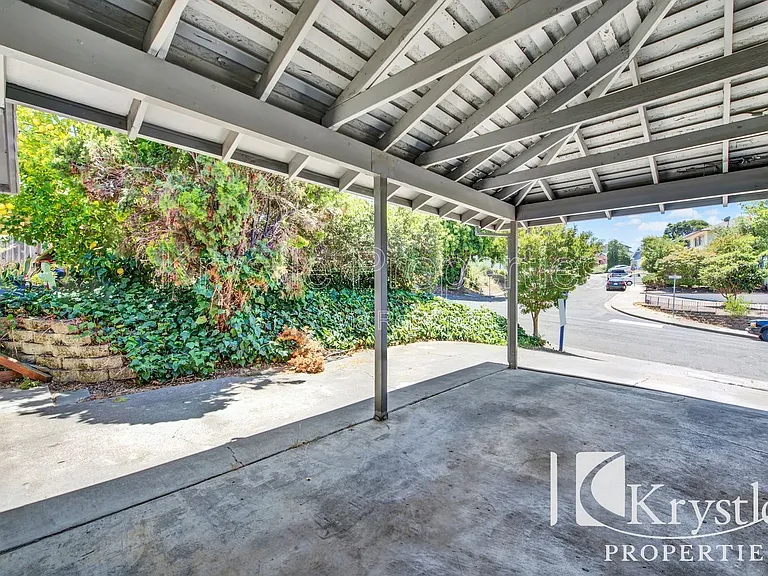 544 Fleming Ave E — Photo 4