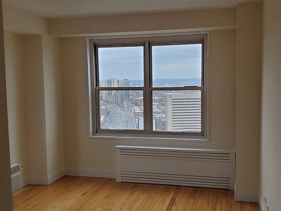 5th image of 12333 83rd Ave APT 1608