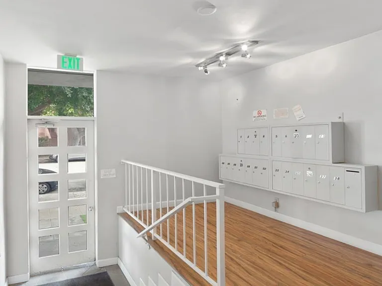 1518 E 3rd St — Photo 16
