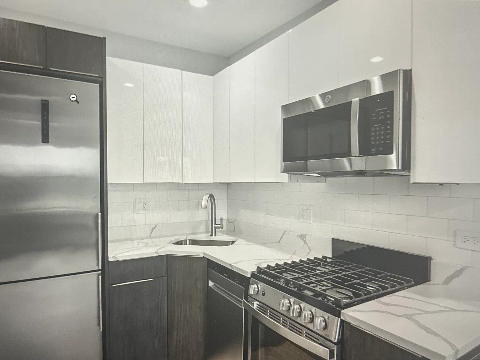 3 bed, 700 sqft, $2,200 — Photo 3