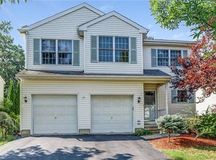 25 Bearsley Dr, East Brunswick, NJ 08816