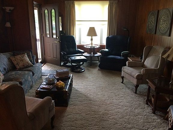 5th image of 401 S Circle Dr