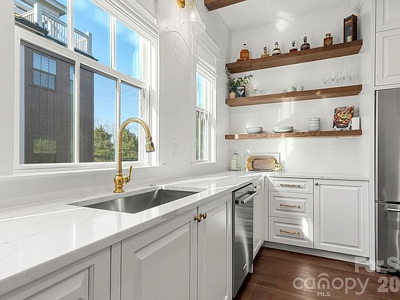 4th image of 4107 Selwyn Walk Ct