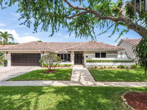 385 NW 164th Avenue, Pembroke Pines, FL 33028