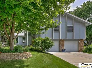 13827 Washington Cir, Omaha, NE 68137