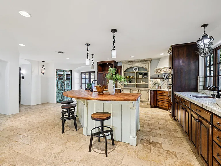 2706 Pearce Rd — Photo 12