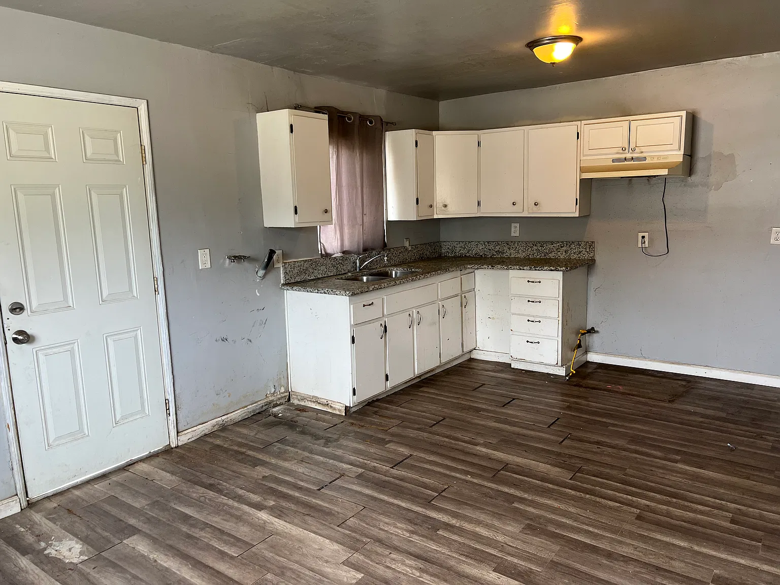 3 bed, 1060 sqft, $1,700 — Photo 4